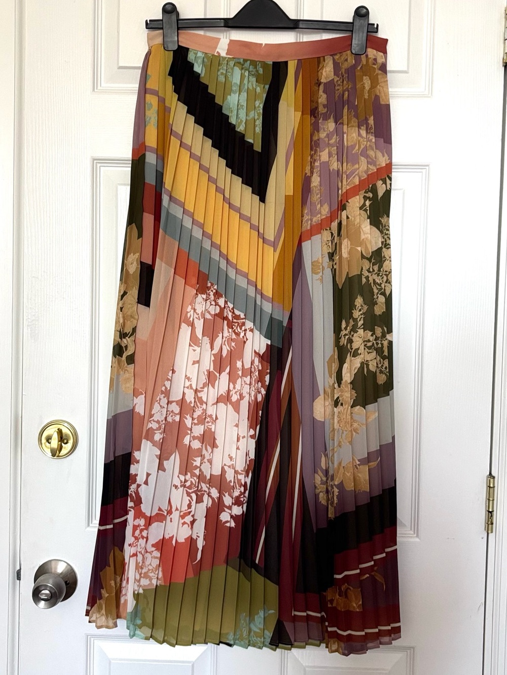 Pleated Multi-Color Floral Print Maxi Skirt - Picture 3 of 4
